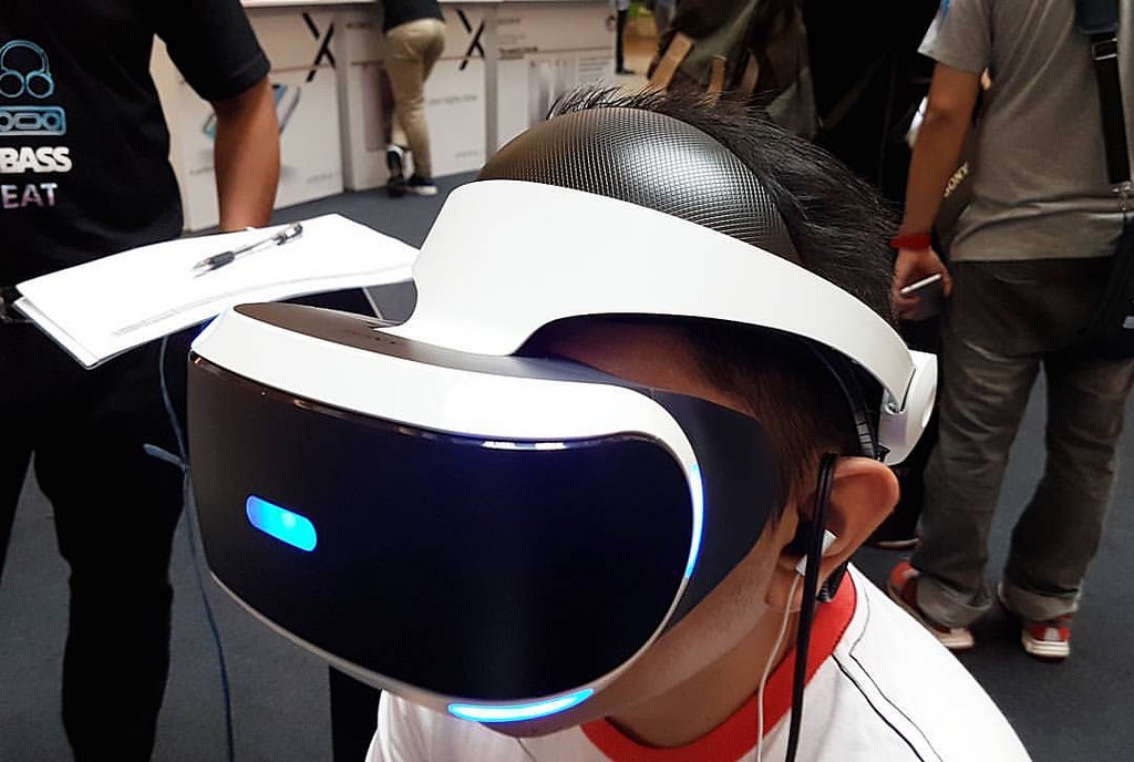 Sony To Sell New PS4 VR Headsets, Comes With Minor Changes EconoTimes