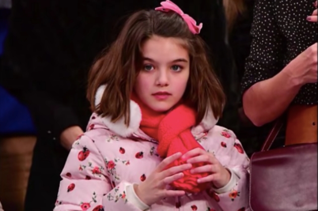 Suri Cruise Steps Out With Friends In New York City 14 Year Old S Looks Exactly Like Katie Holmes Econotimes