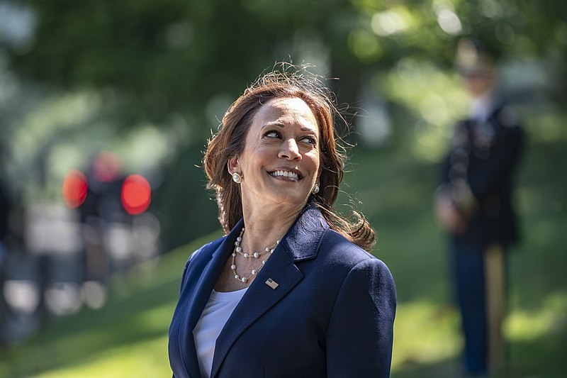 Kamala Harris encourages women not to let age be a hindrance to pursue their dreams - Vimarsana News