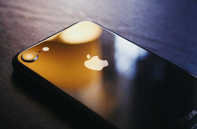 Apple: Woman reportedly received millions in settlement after her private photos were posted on Facebook - Vimarsana News