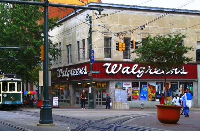 Walgreens raising hourly wage of its workforce starting October - EconoTimes