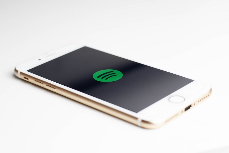 Spotify discontinues Car View features, suggests hands-free listening via third-party for now - Vimarsana News
