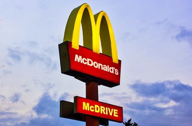 McDonald's Israel's kiosk refuses service to customers without Green Pass - Vimarsana News