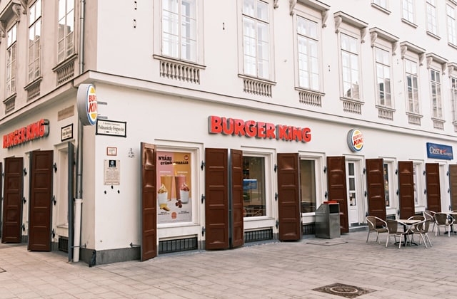 Burger King suspendă extinderea regională Amrest în România