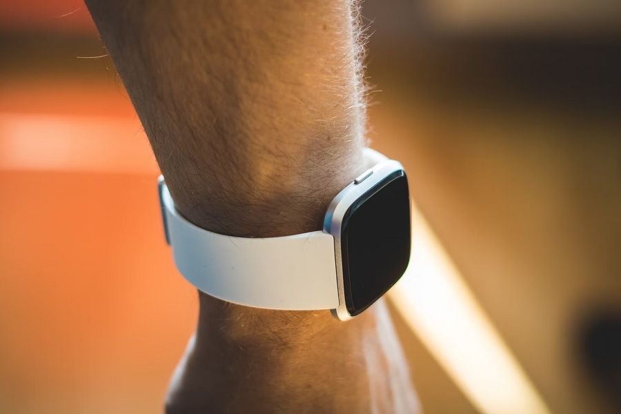 Fitbit AFib detection feature rolls out on nine wearable devices as 'Irregular Heart Rhythm Notifications' - Vimarsana News