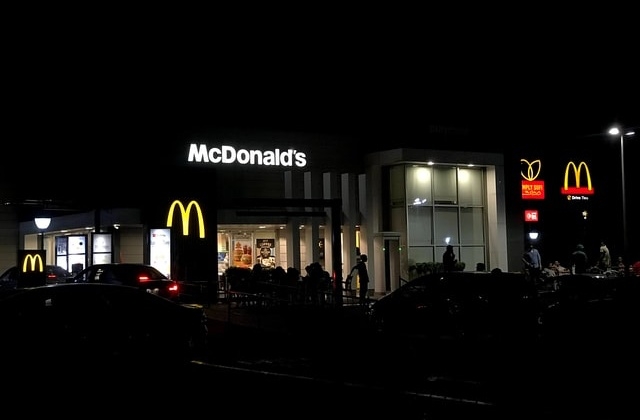 McDonald's, Wendy's slapped with 'deceptive ads' lawsuit for alleged untrue size of beef patties - Vimarsana News