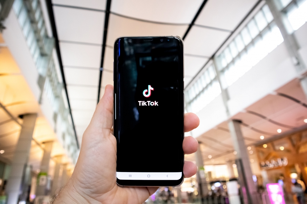 TikTok steps up e-commerce biz with plans to open warehouses in the US - Vimarsana News