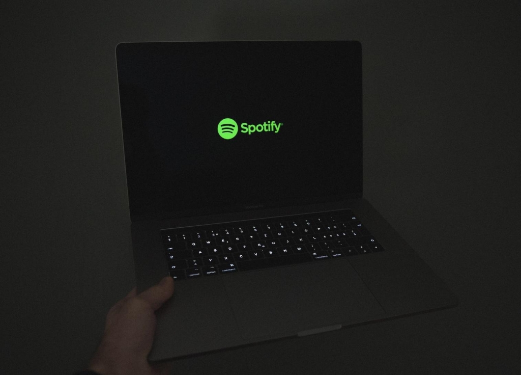 Spotify 'Platinum' tier with HiFi streaming with a $20 monthly fee appears in a survey - Vimarsana News