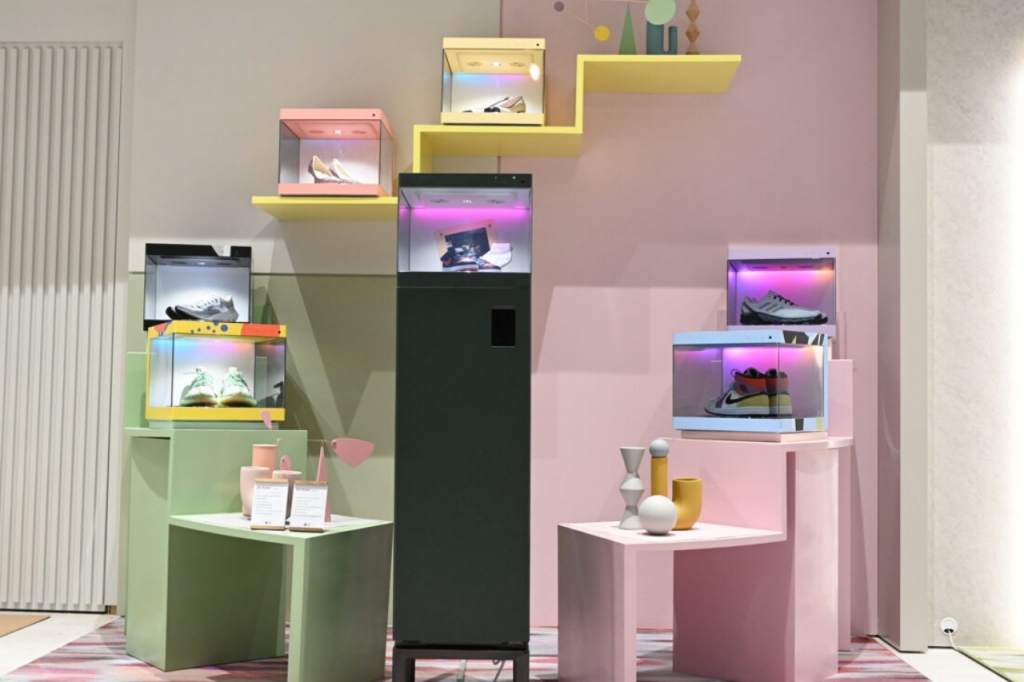 NFT: LG displaying innovative shoe shelf with NFT shoes at CES 2023 - Vimarsana News